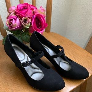 Kelly & Katie suede heels FIRM Price